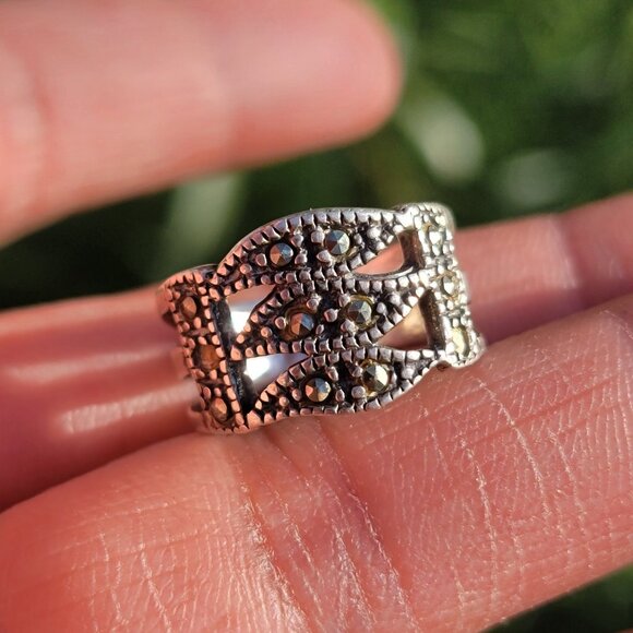 Vintage 925 sterling silver Art Deco style swirl marcasite pinky or midi ring - Picture 2 of 16